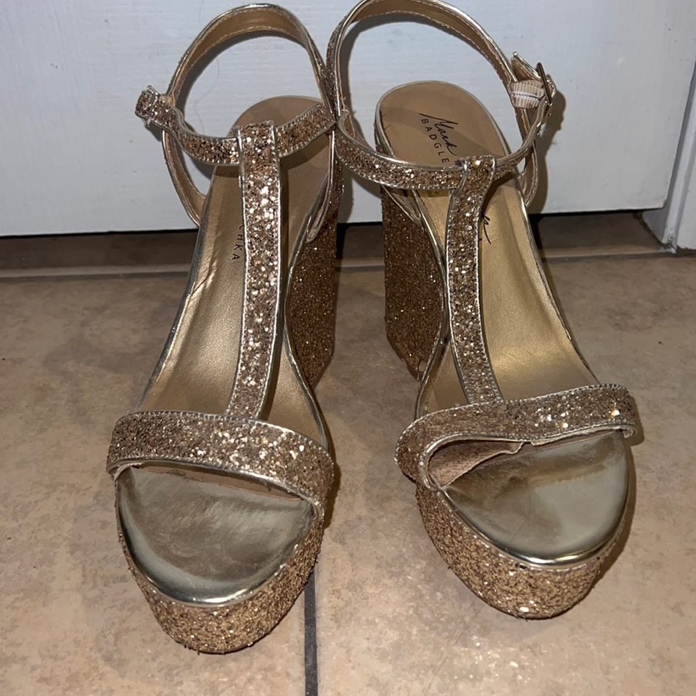 Gold Badgley Mischka Glitter Wedges